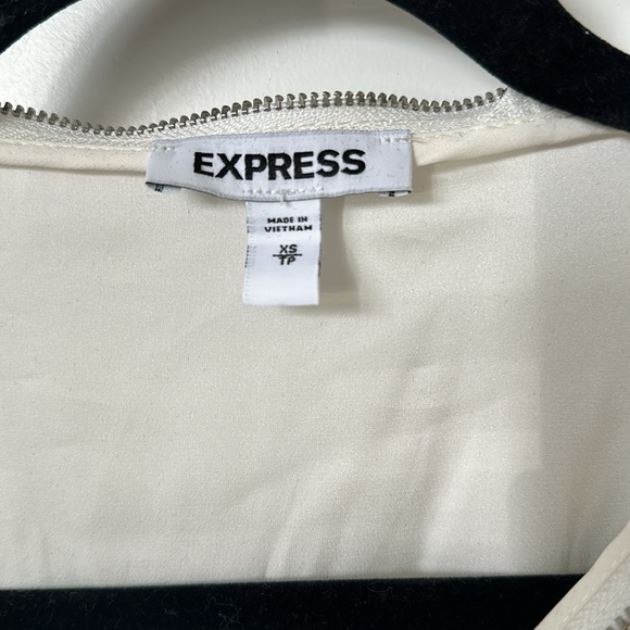 Express Zip Neck Gramercy Tee Top Blouse Ivory Cap Sleeves - Picture 6 of 7